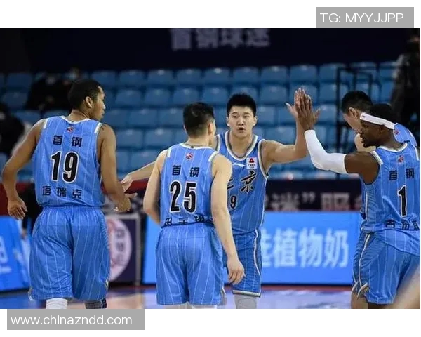 重庆篮球队团队协作引发热议球迷对战术配合与球员默契提出质疑