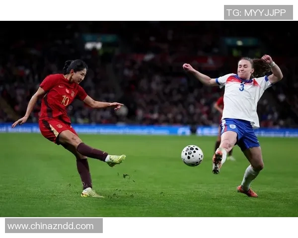 中国队在友谊赛中以一球小胜法国队展现出强大实力与团队默契